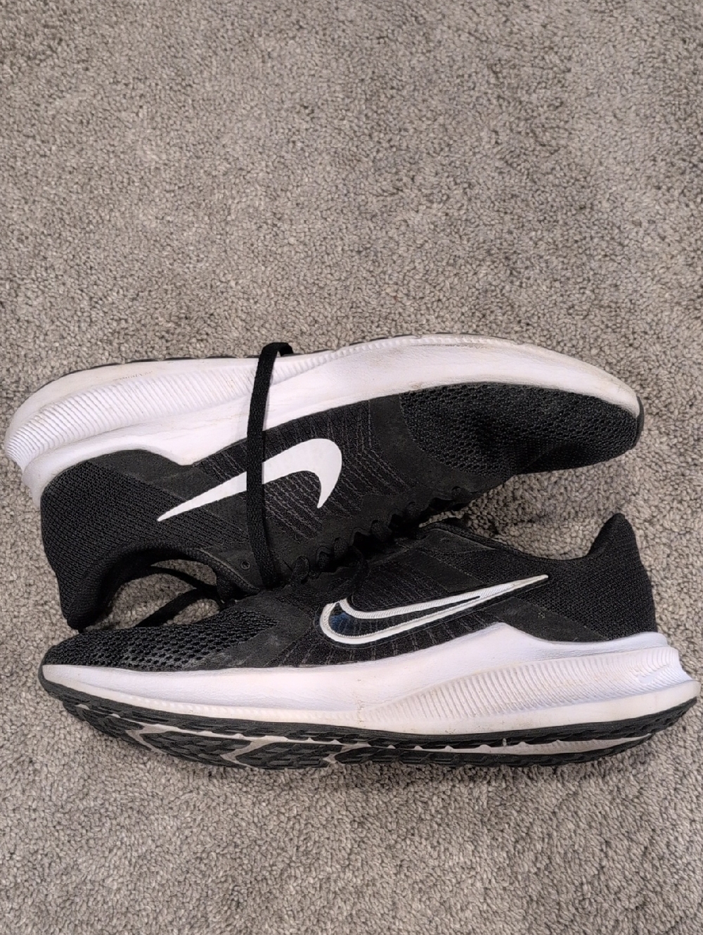 Nike downshifter Black and White